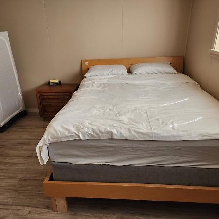 Economical Homestay Burnaby Exterior foto