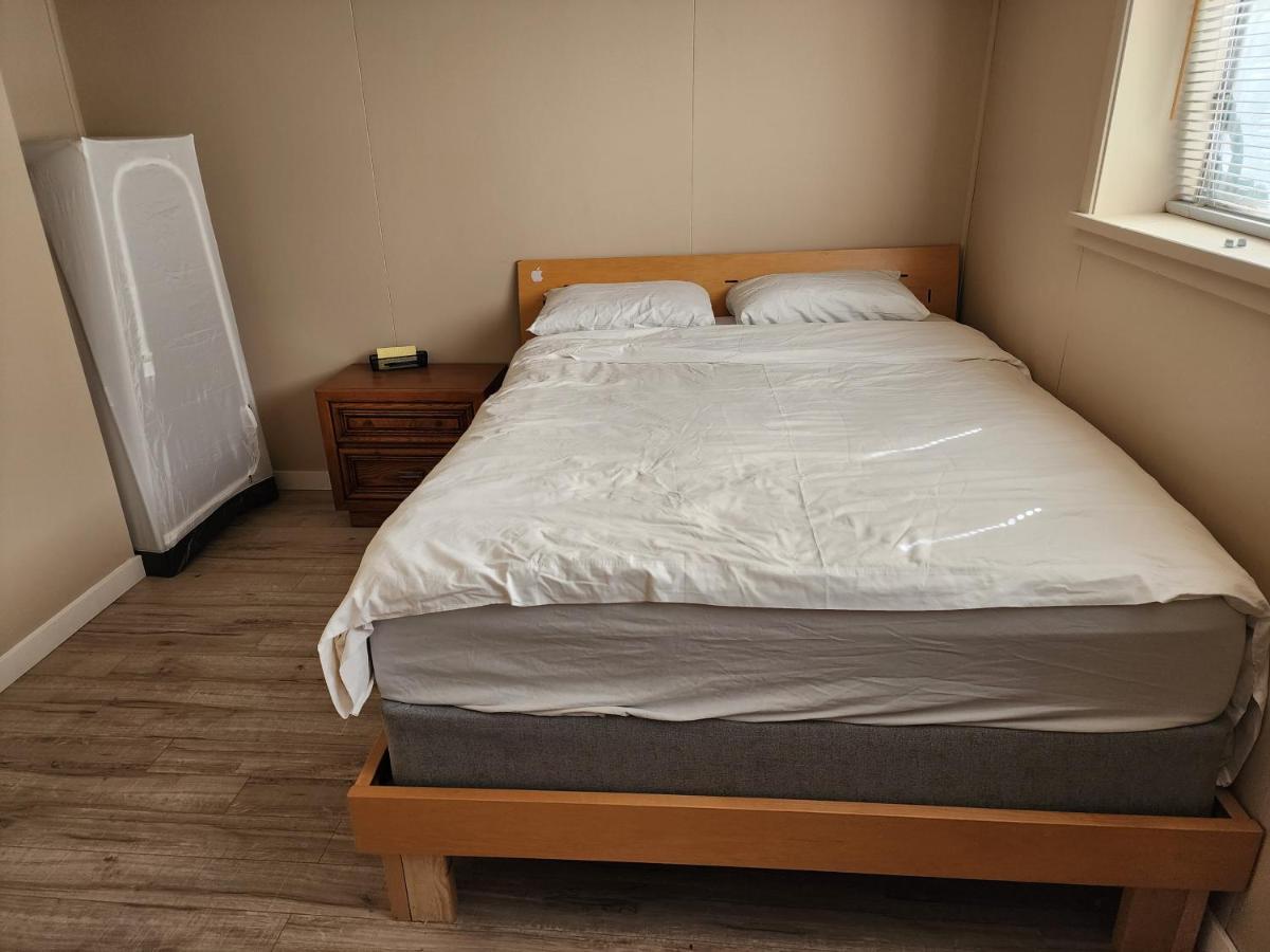 Economical Homestay Burnaby Exterior foto